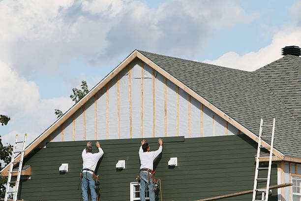 Professional Siding technician working in Decatur, IL